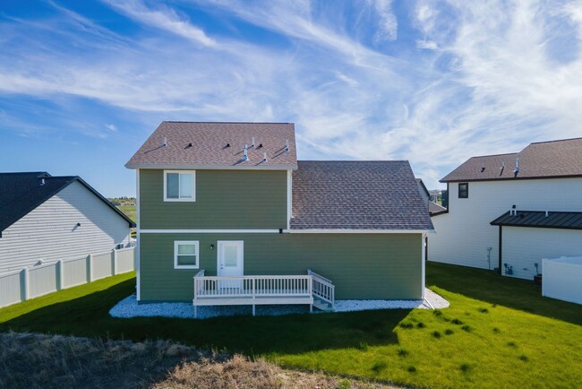 Building Photo - 2021 Built East End home in Great Falls ne...