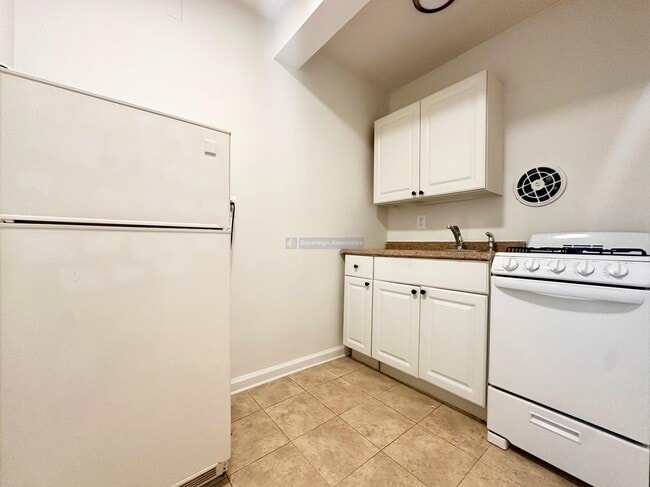 Building Photo - 2940 East 196