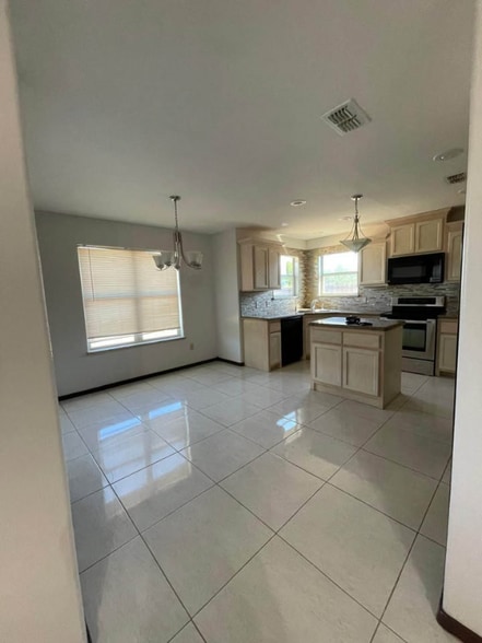 Building Photo - 3024 Whitetail Dr