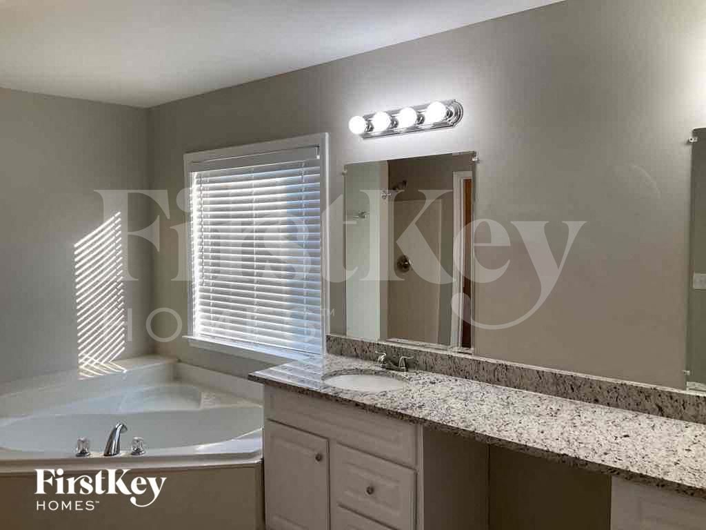 Building Photo - 670 Golden Meadow Dr