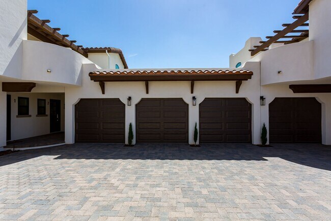 Building Photo - 2610-2612 Juan Street