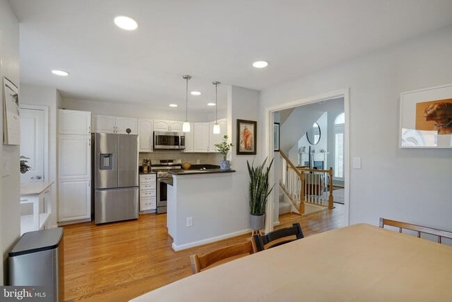 Building Photo - 4655 Lambert Dr