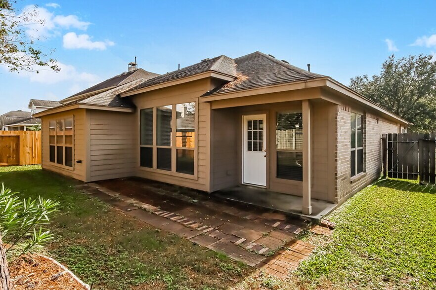 Building Photo - 13323 Lake Passage Ln