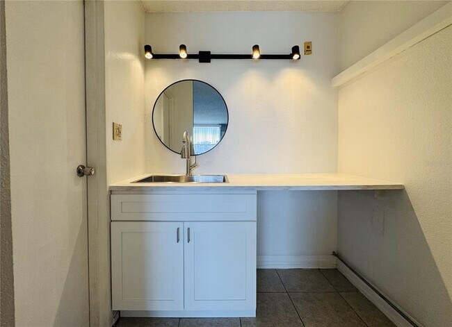 Building Photo - 7900 S Orange Blossom Trail
