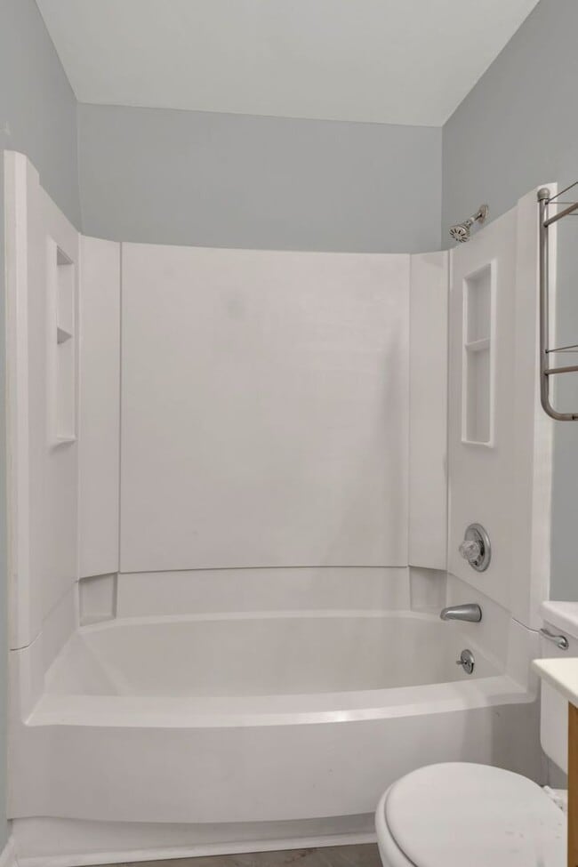 Building Photo - Walkable 2BR/2BA Condo Between Vanderbilt & Belmont + Modern Updates