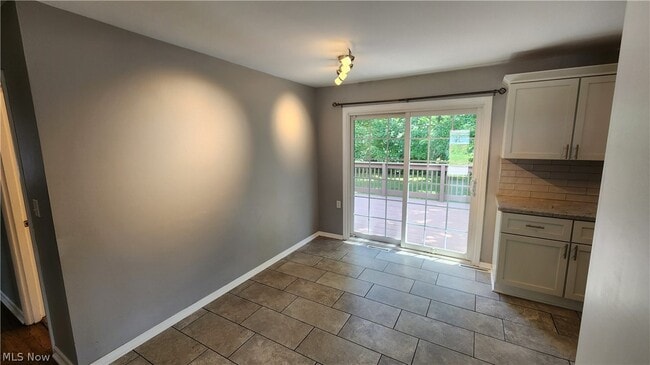 Building Photo - 2491 Samira Rd