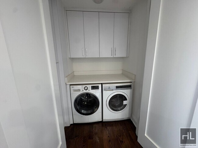 Building Photo - E 16 ST