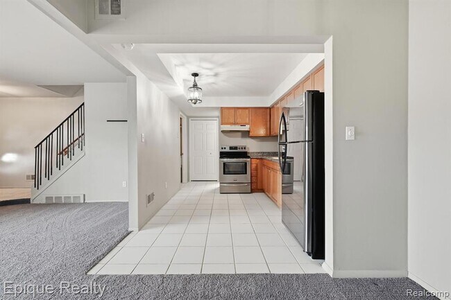 Building Photo - 29792 City Center Dr