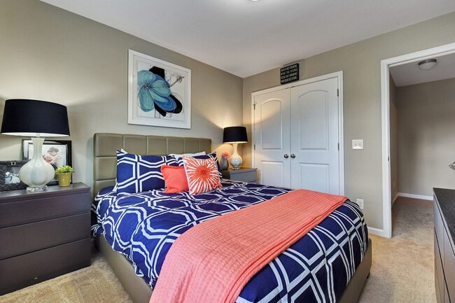 Building Photo - 3 Bedroom Townhouse