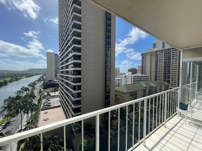 Building Photo - Fully furnished with amazing panoramic views.