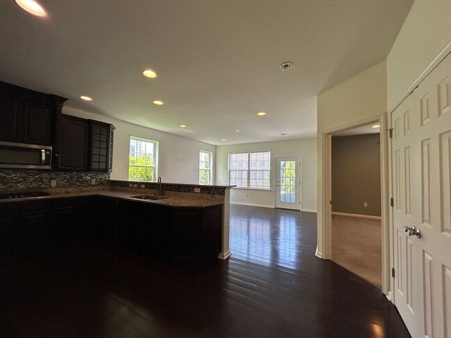 Building Photo - 106 Sirius Dr