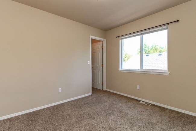 Building Photo - Charming 3-bedroom Craftsman Style DuPont ...