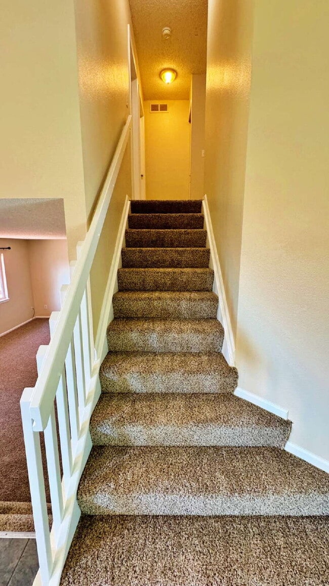 Building Photo - Fantastic Updated 3 Bed 3 Bath in Cherry Creek Schools Great Backyard 2 Car Garage