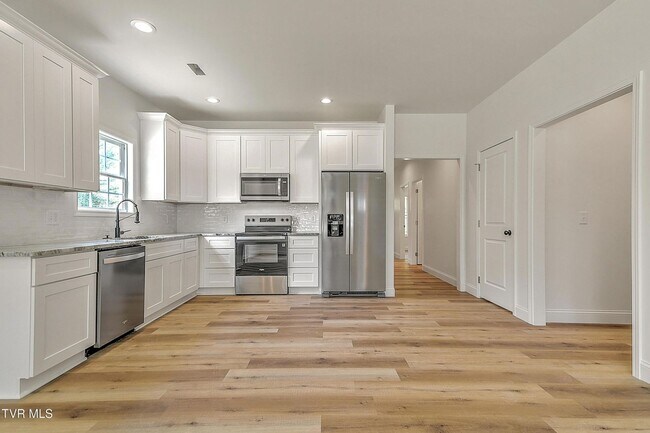 Building Photo - 703 Swadley Rd