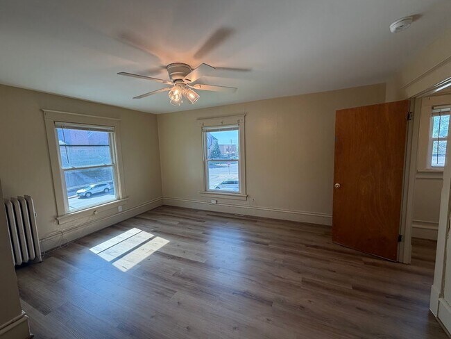 Building Photo - 611 Kellogg Ave