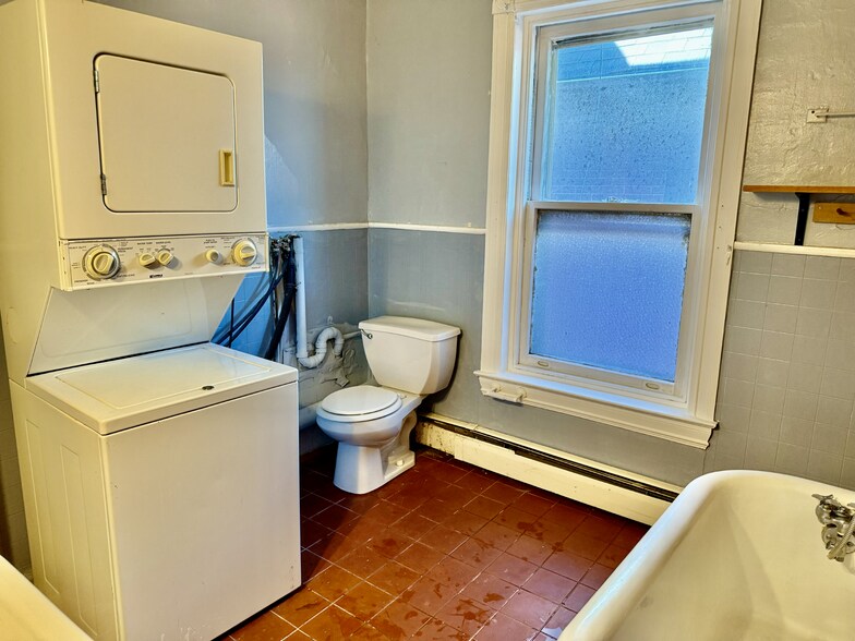 Building Photo - 241 S 46th St