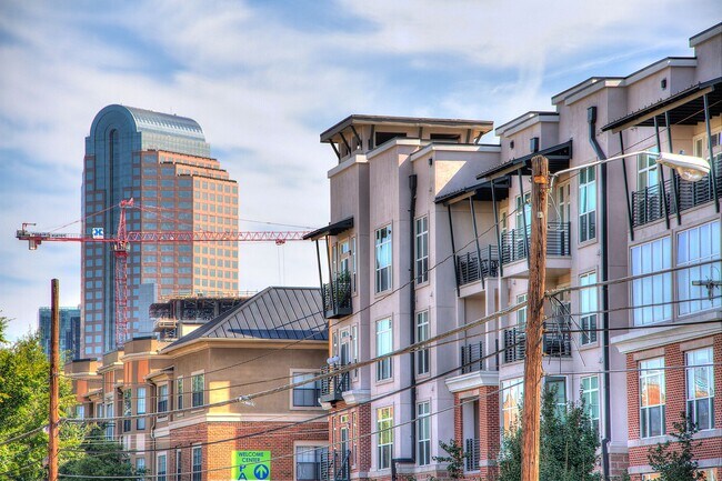 Building Photo - Experience urban living in this stylish to...