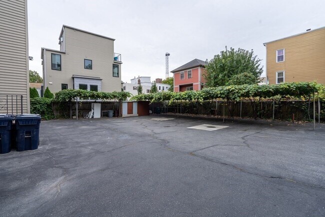 Building Photo - 326 Hurley St