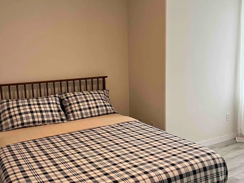 Building Photo - 1802 Franklin Ave E