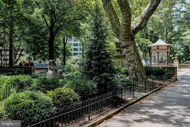 Building Photo - 204 S 17th St