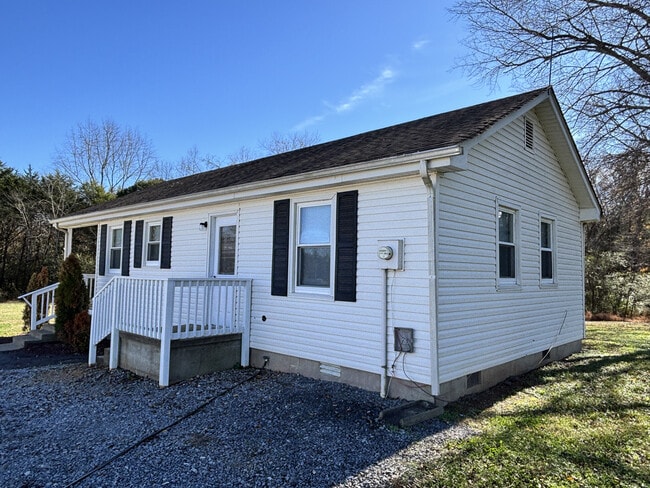 Building Photo - 2039 W Jefferson Pike