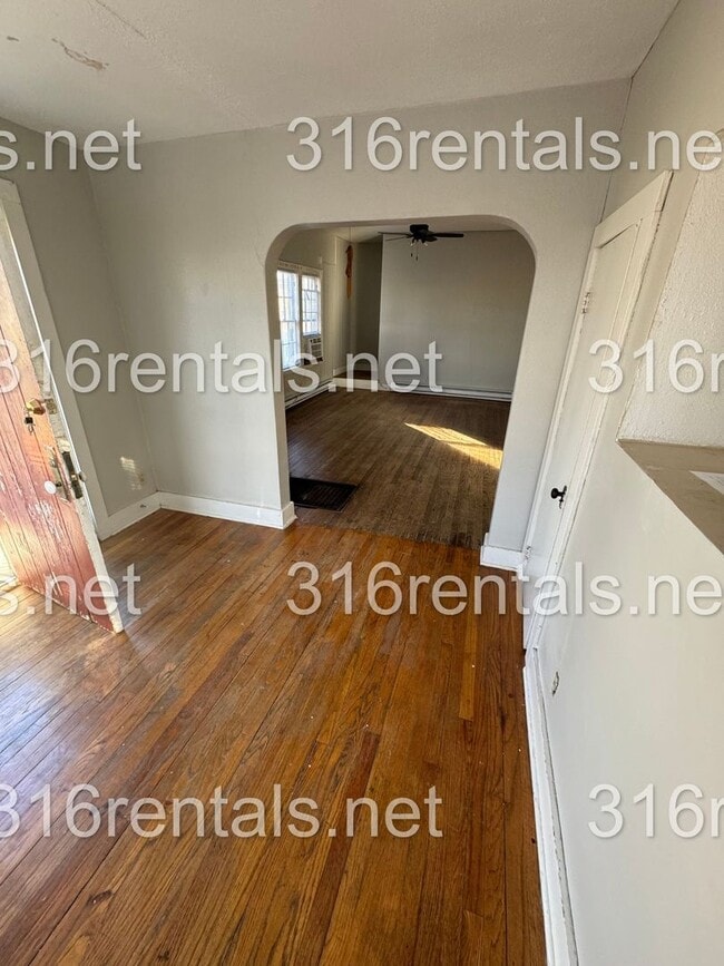 Building Photo - $875 - 2 bed 1 bath - Duplex