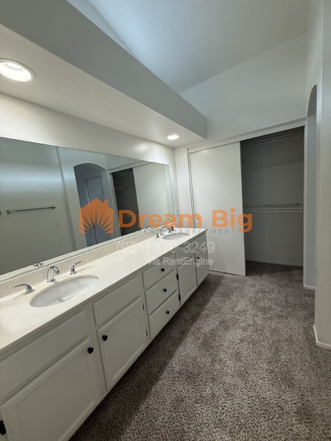 Building Photo - 1585 Stoneykirk Dr