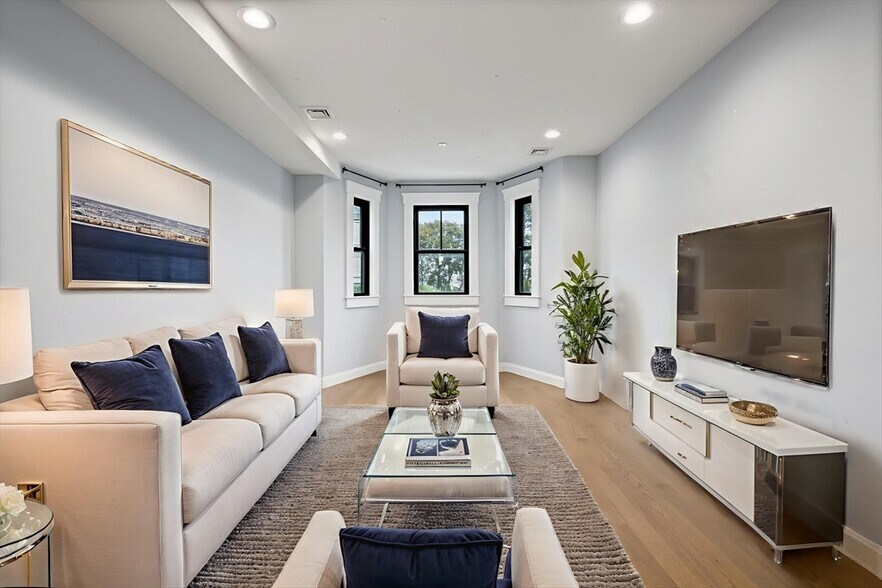 Primary Photo - 225 E Eagle St