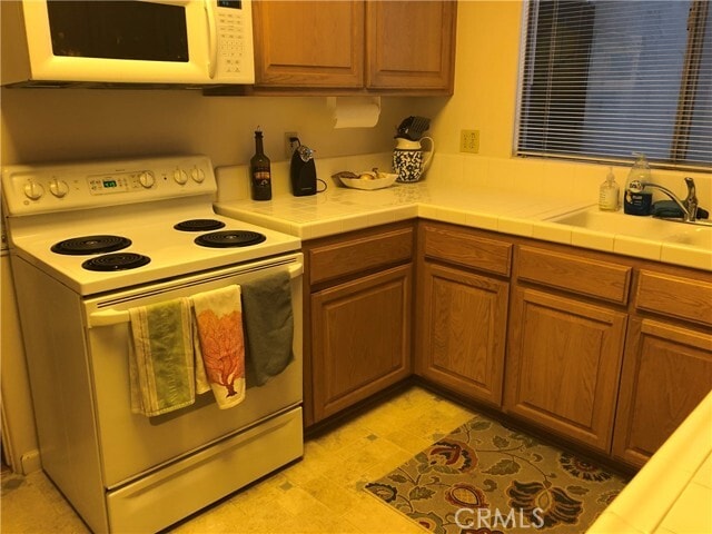 Building Photo - 985 E California Blvd