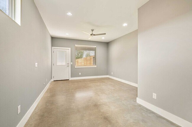 Building Photo - 7302 Bennett Ave