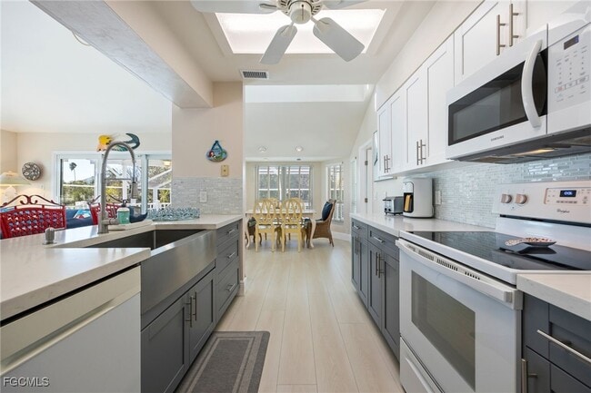 Building Photo - 424 Lagoon Dr