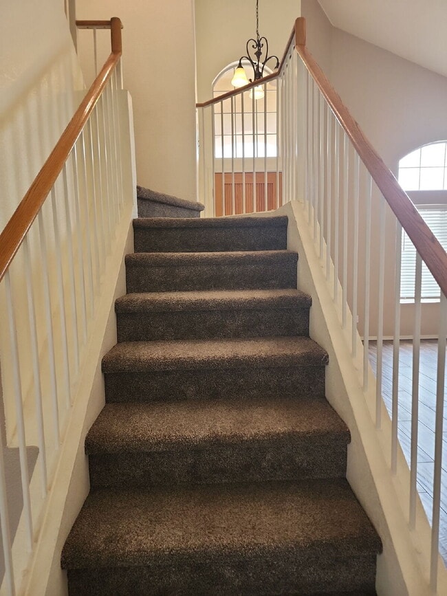 Building Photo - "Spacious 4-Bedroom Glendale Gem with Granite Elegance - 2018 Sq Ft of Comfort!"