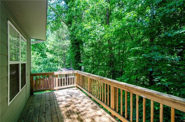 Building Photo - 3390 Northcliff Dr