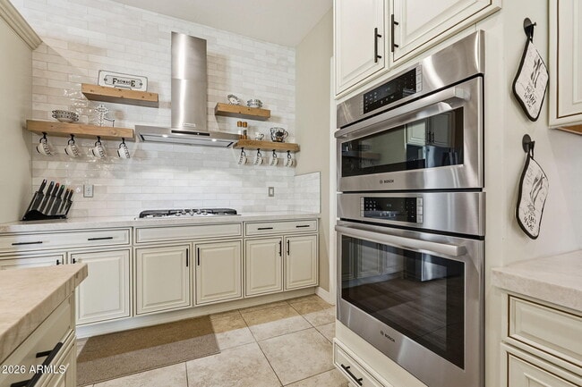 Building Photo - 4908 S Figueroa Ln