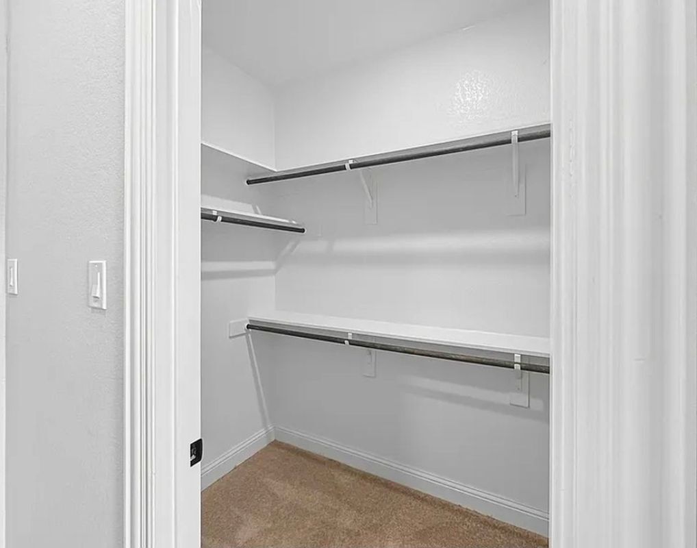 Building Photo - 9525 Thorncrown Ln