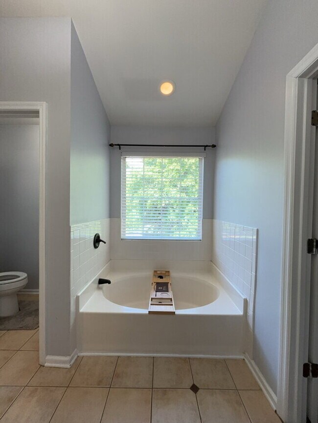 Building Photo - 1009 Ariel Ct