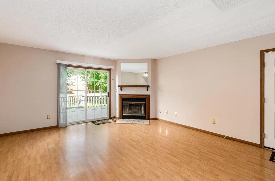 Family Room - 5651 Barney Ln