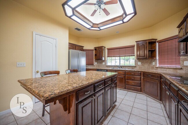 Building Photo - SOLAR!!!!  Fresno NorthEast Home, 4BR/2.75...