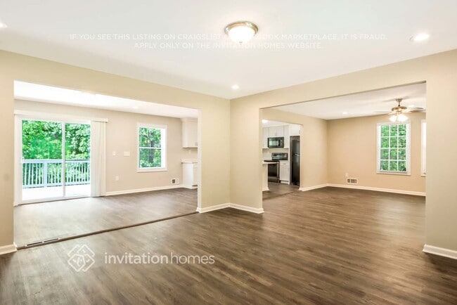 Building Photo - 5888 Simone Dr