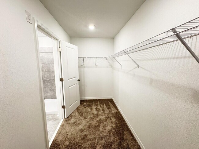 Building Photo - Single Family 4 Bedroom Home for Rent