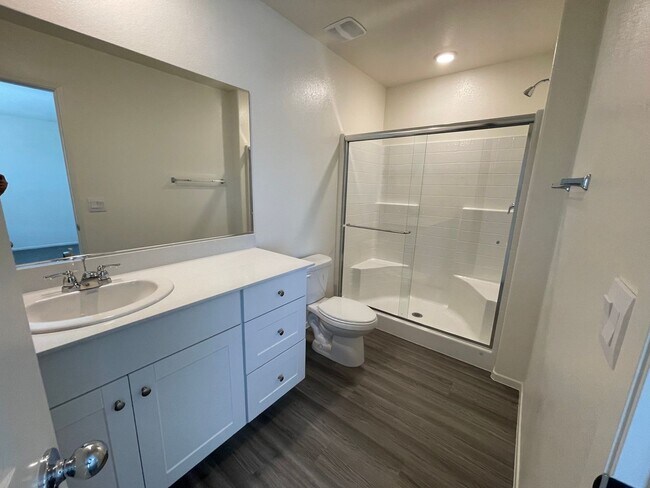 Building Photo - Beautiful Townhome In Henderson
