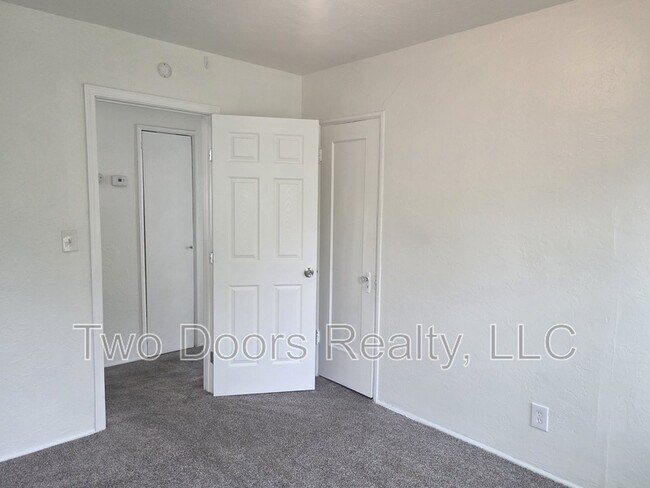 Building Photo - 222 W Fairchild Dr