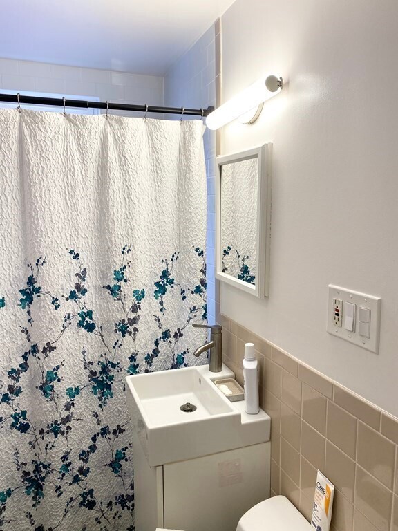 Building Photo - 135 Central St