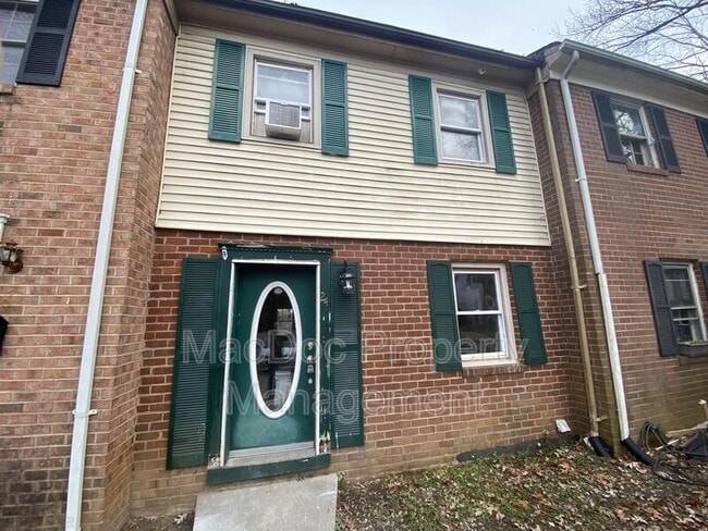 Primary Photo - 24 Bentley Ct