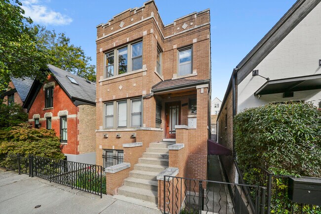 Primary Photo - 2026 W Charleston St