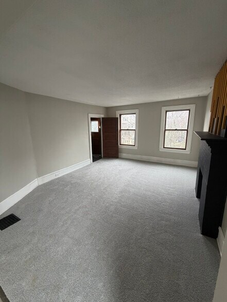 Building Photo - 670 Richmond Ave