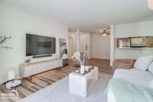 Building Photo - Bright and Spacious 2Bdm, 2Ba Condo in the...