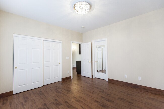 Building Photo - Rhodes Ranch Golf Course View