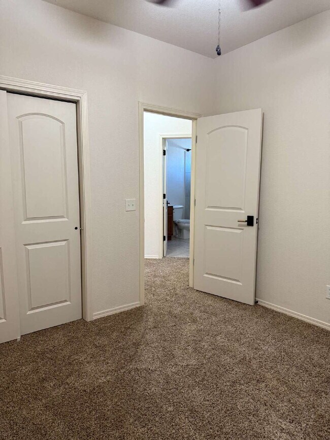 Building Photo - "Spacious 4-Bedroom Oasis with Granite Kit...