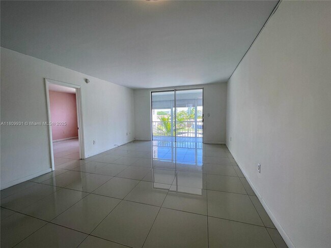 Building Photo - 2859 Leonard Dr